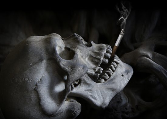 孤独が1日15本の喫煙と同じ健康リスクに！！友達がいなくても長生きする方法とは？